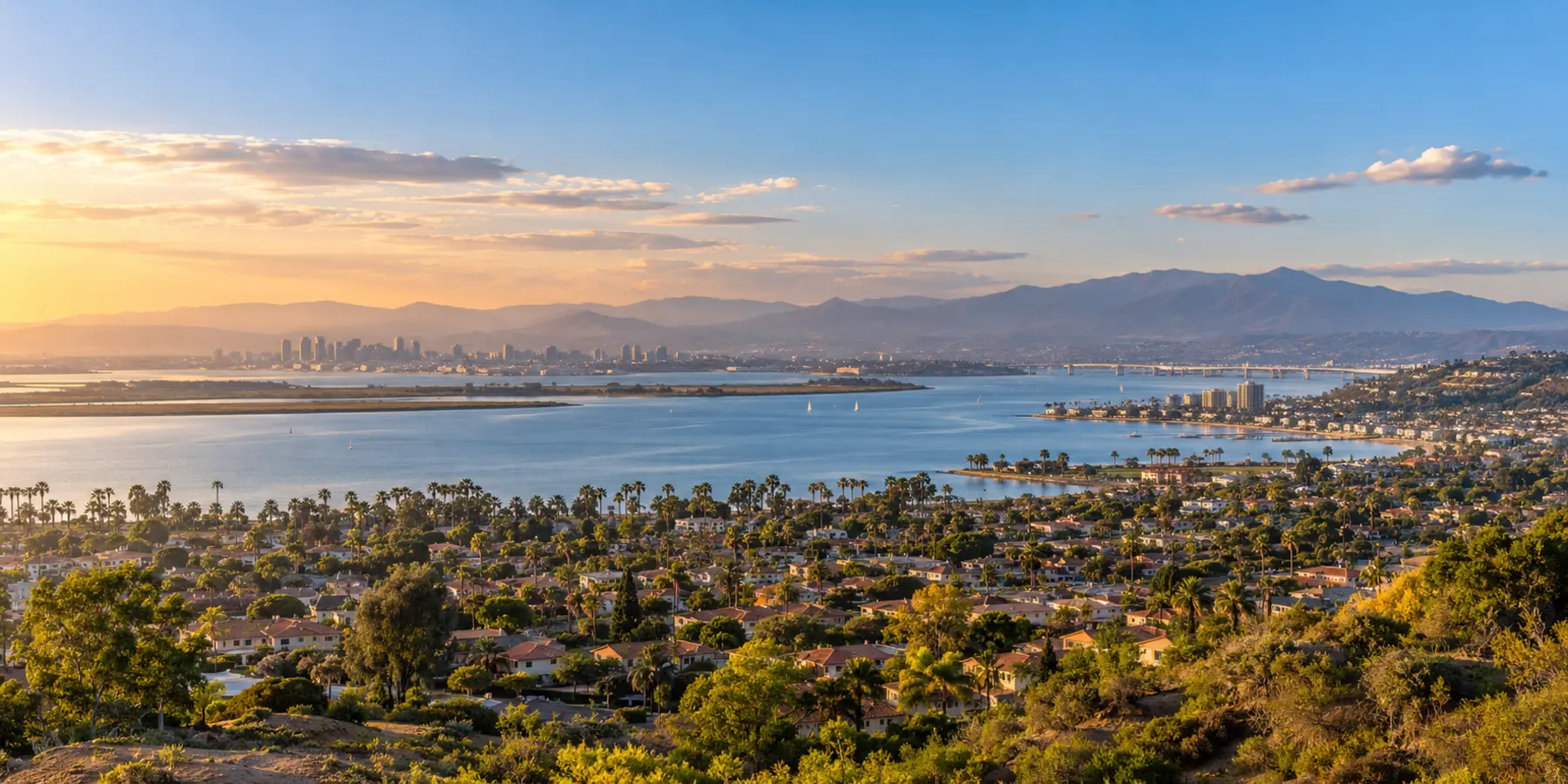 Vista panorámica de Chula Vista, California, con bahía, vecindarios y colinas de Chula Vista